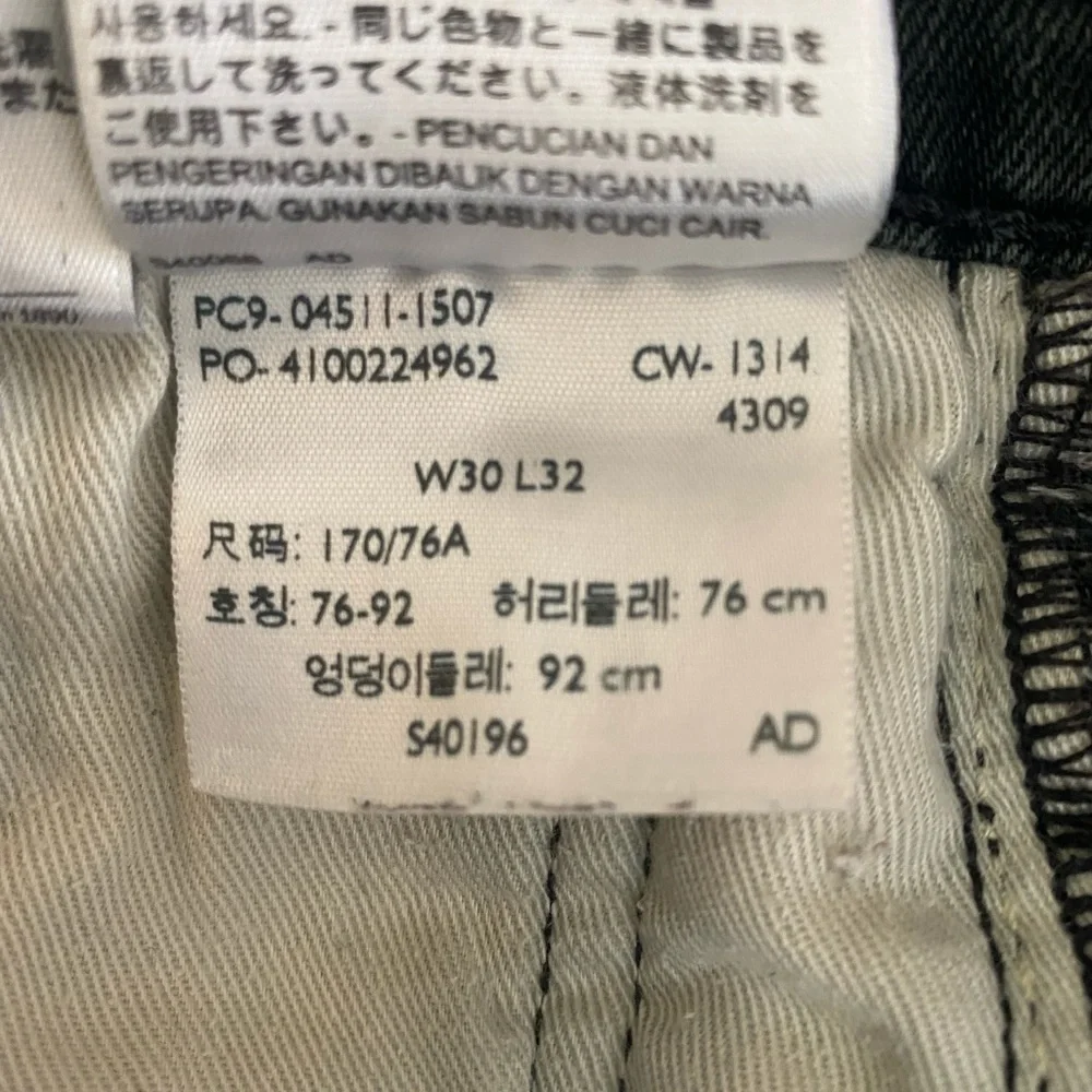 Vintage Levi’s 511 Black distressed jean shorts - Picture 14 of 14